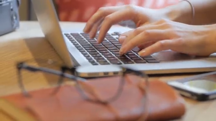 Freelancer tracking online income growth on a laptop